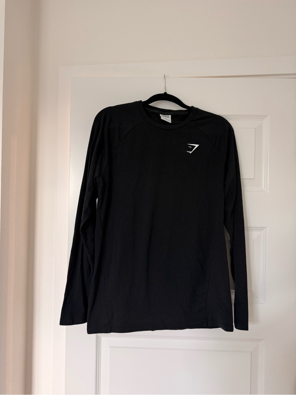 Gymshark Men's Crest Long Sleeve T-Shirt - Black - Size M - NWOT